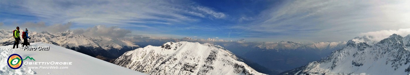 48 Panorama dal Monte Campione (2171 m) verso la Val Camonica a nord-est.jpg